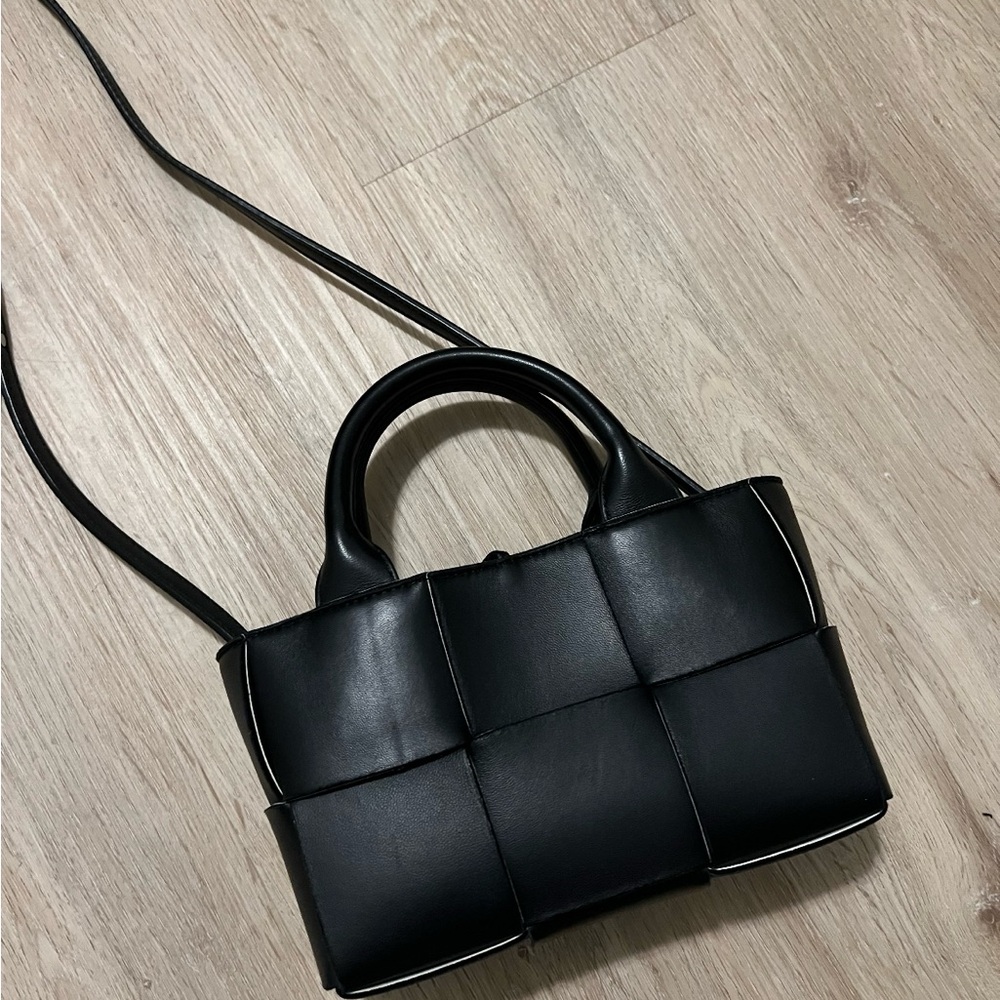 100% Authentic Bottega Veneta Black Candy Arco Intrecciato Leather Handle Bag